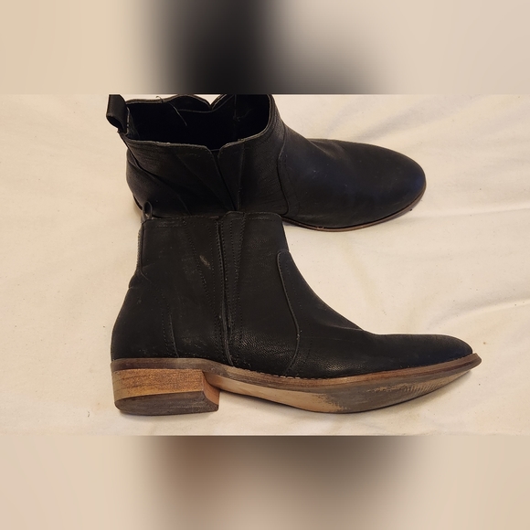 Harlow black booties - Picture 2 of 3